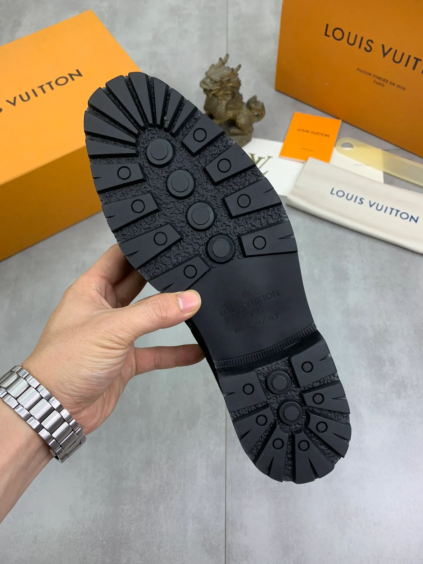 Men's shoes 💰P600 💰【New】🆘Water-dyed cow lining LV Louis Vuitton business high-top leather shoes, made of original imported Italian 🇮🇹 selected calfskin, full cowhide lining, carefully handmade by professional shoemakers, the original version is specially designed for wear-resistant outsole. Standard code: 38-44 3⃣️color🉑️select